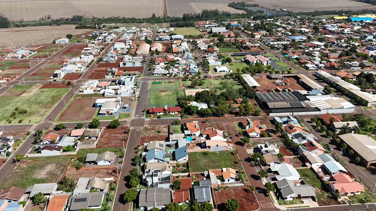 Vista aérea de Maripá mostrando infraestrutura urbana consolidada